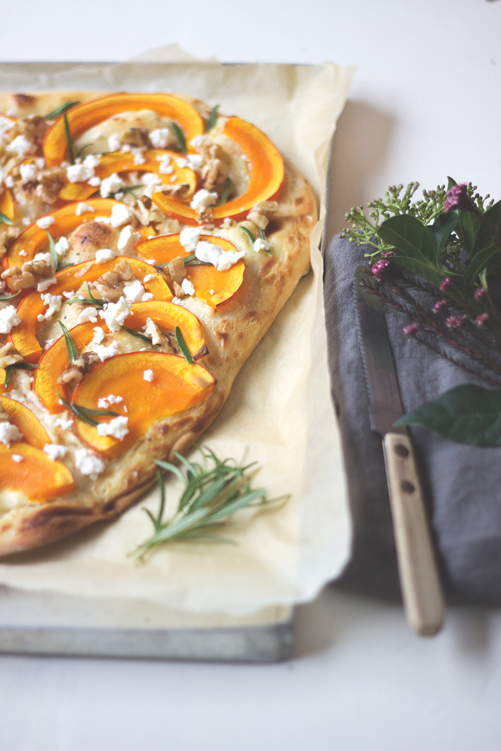 Kurbis Flammkuchen Mit Feta Und Walnussen Holunderweg18