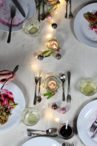 Rezept für Wirsing-Maronen-Strudel mit Cranberrysauve. Vegetarisches Weihnachtsmenü Hauptspeise