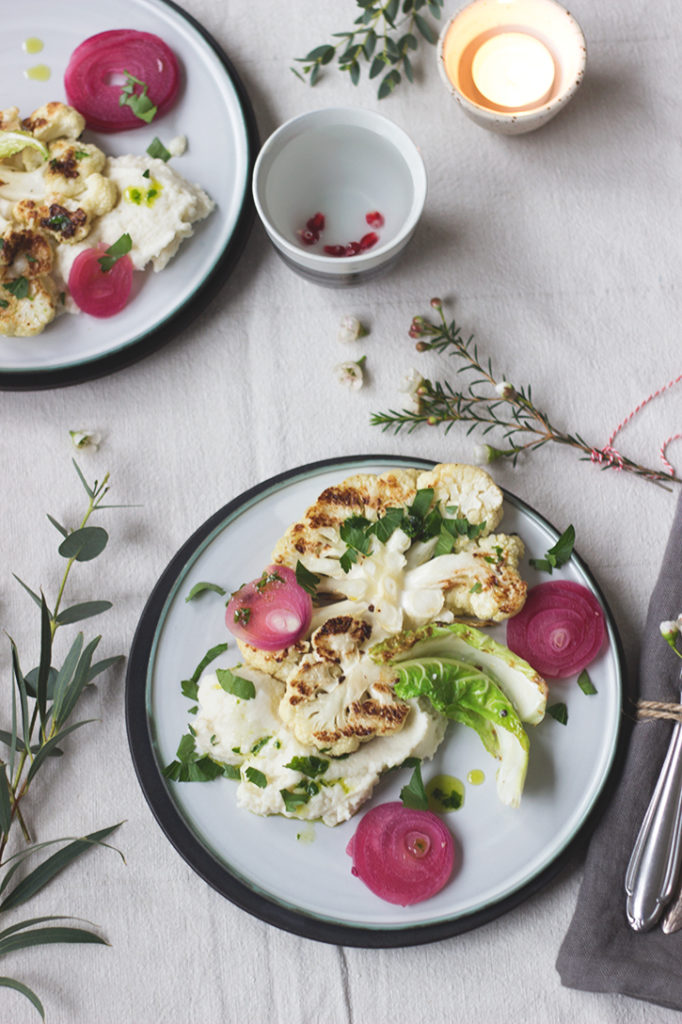 Blumenkohlsteaks mit Blumenkohl-Sesam-Püree &amp; Birnen-Chutney ...