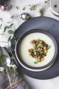 Sellerie-Birnen-Suppe. Rezept vegetarisches Weihnachtsmenü